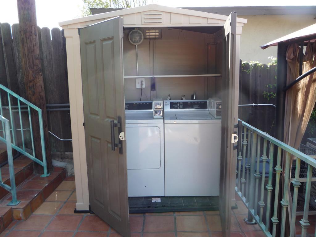 Woodland Hills Calabasas Guesthouses 로스앤젤레스 외부 사진